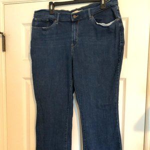Women's Levi's Boot Cut Jeans. Medium rinse size 18